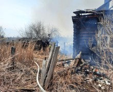 Жители Красноуральска помогли эвакуироваться хозяину из горящего дома