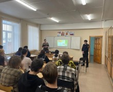 Полиция пришла к студентам, чтобы поздравить их с праздником