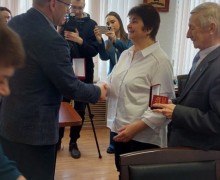 В Кушве супружеским парам вручили знак «Совет да Любовь».
