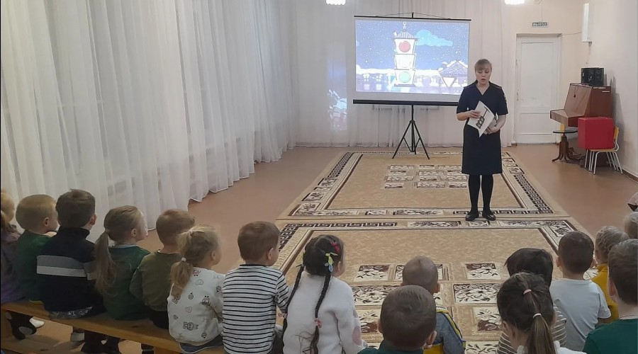 В гостях у дошколят – инспектор Госавтоинспекции.