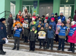 Мероприятие «Шагающий автобус»: юные пешеходы вышли на маршрут!