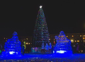 Кушвинский ледовый городок открыли одним из самых первых в регионе