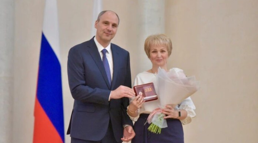 Денис Паслер наградил уральцев за заслуги перед Россией и Свердловской областью  