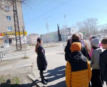 Сотрудники Госавтоинспекции провели для школьников пешеходную экскурсию