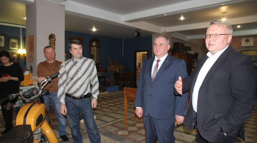 Депутат областной Думы обсудил с краеведами Кушвы перспективы развития местного туристического движения