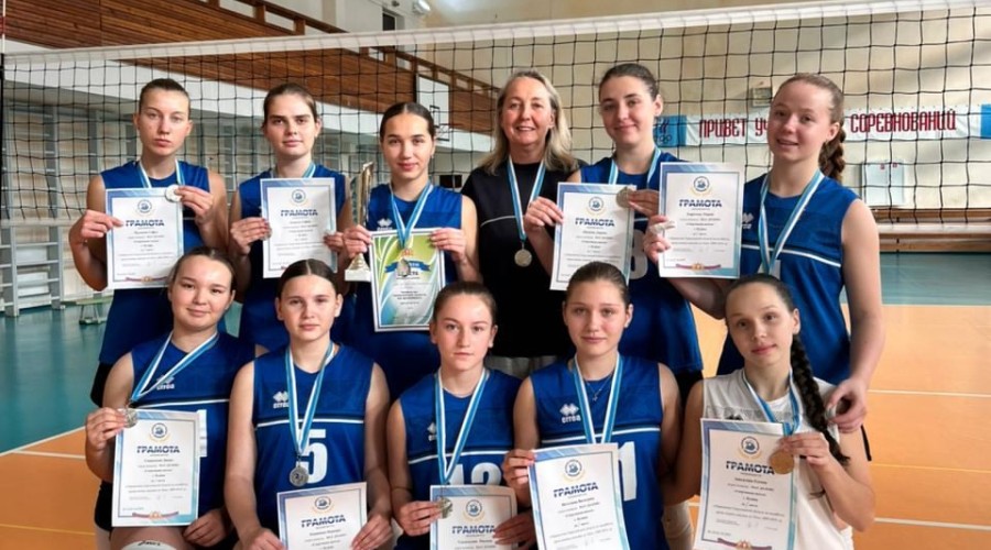 Представительницы кушвинской спортивной школы по волейболу заняли вторую ступень пьедестала на областных соревнованиях 