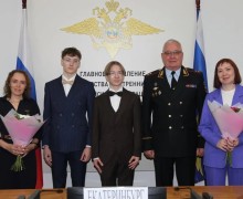 Владимир Колокольцев наградил юных героев Почетными грамотами МВД России и ценными подарками