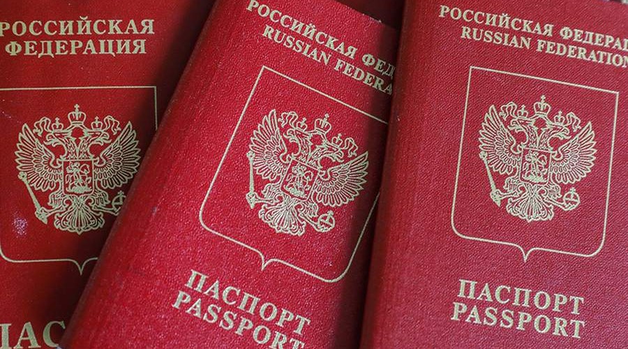 С 20 января 2026 года несовершеннолетние граждане России смогут въезжать и выезжать из страны только по заграничному паспорту