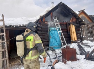 В поселке Восток горела баня