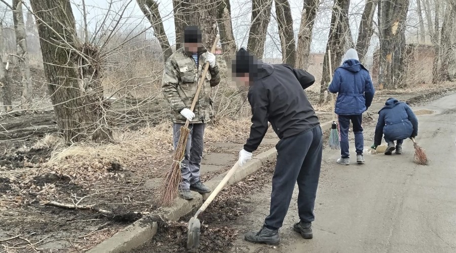 Осуждённые верхнетурьинского исправцентра ГУФСИН приняли участие в большом субботнике