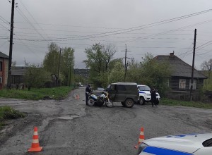 Сотрудники отделения Госавтоинспекции устанавливают обстоятельства ДТП