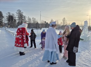 Полицейский Дед Мороз и Госавтоинспекция напомнили водителям и детям о безопасности в Новый год