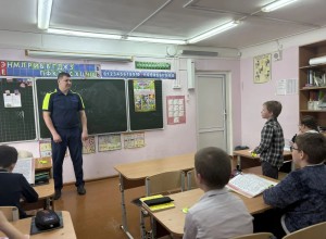Сотрудники Госавтоинспекции напомнили школьникам о правилах дорожного движения