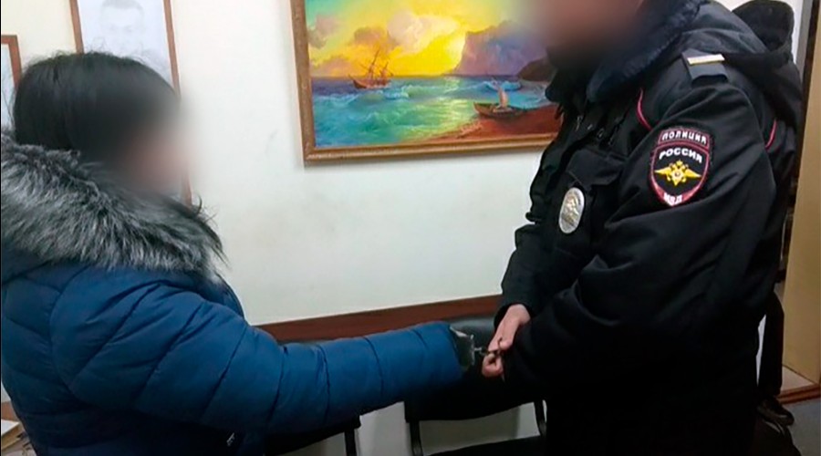 Жительнице Кушвы дали условный срок за попытку отбить пьяного сына у полицейских