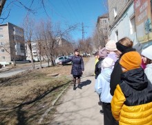 Сотрудники Госавтоинспекции провели для школьников пешеходную экскурсию
