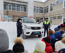 Сотрудники Госавтоинспекции провели урок безопасности для дошколят