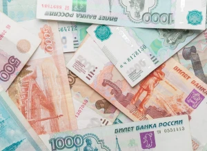 Кто в мае получит зарплату досрочно