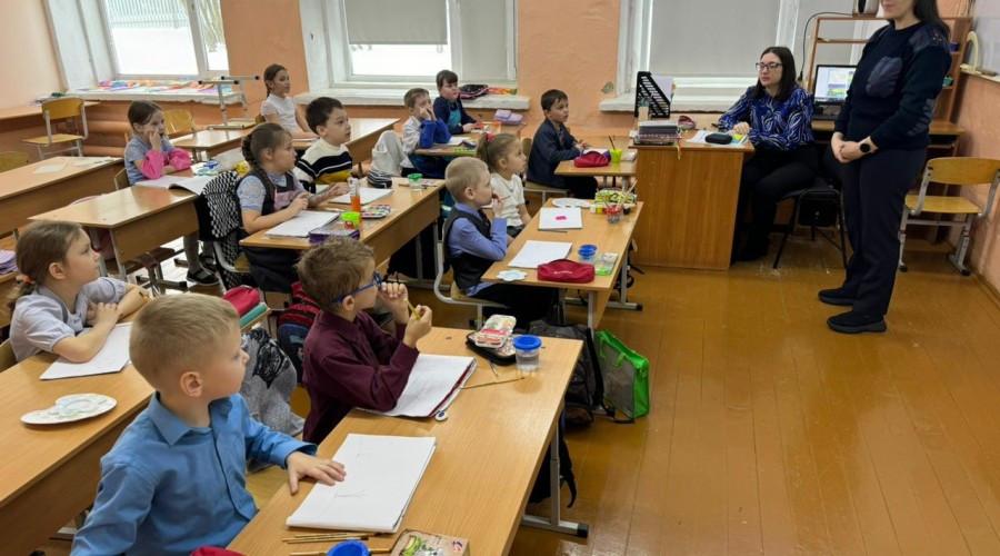 Профилактические беседы инспектора Госавтоинспекции о правилах дорожного движения.
