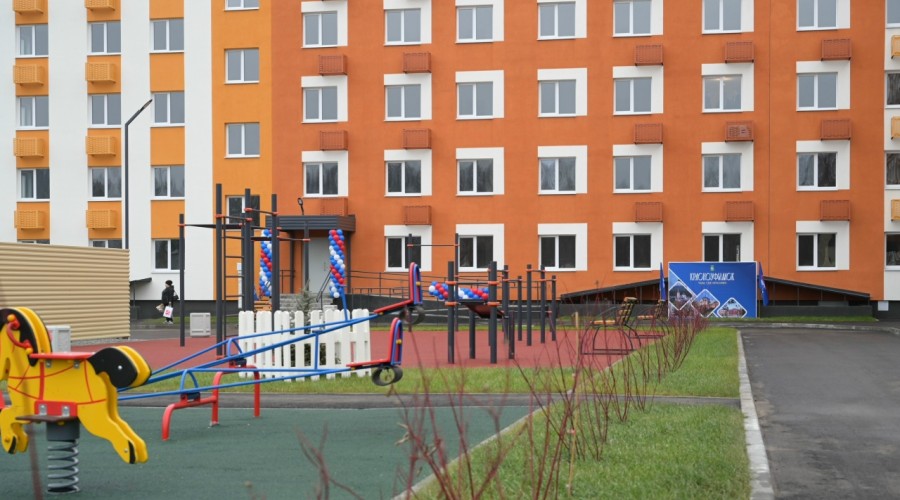 В Свердловской области 1385 детей-сирот встретят Новый год в собственных квартирах.