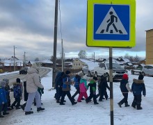 Мероприятие «Шагающий автобус»: юные пешеходы вышли на маршрут!