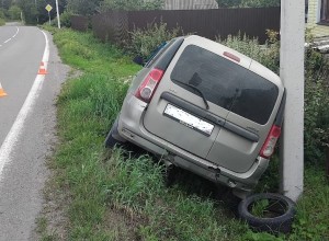 Сотрудники отделения Госавтоинспекции устанавливают обстоятельства ДТП