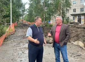 Сергей Никонов проконтролировал ремонт дорог и благоустройство парка в Кушве