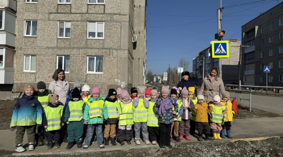 Юные пешеходы познают дорожную грамоту на практике!