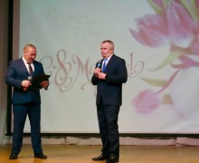 Глава Новой Ляли поздравил женщин с праздником