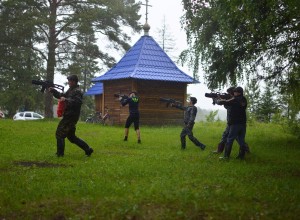 В «Плотинке» состоялся турнир по лазерному пейнтболу