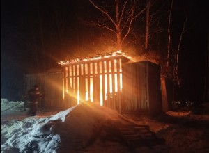 В заречном районе Кушвы горел дровяник