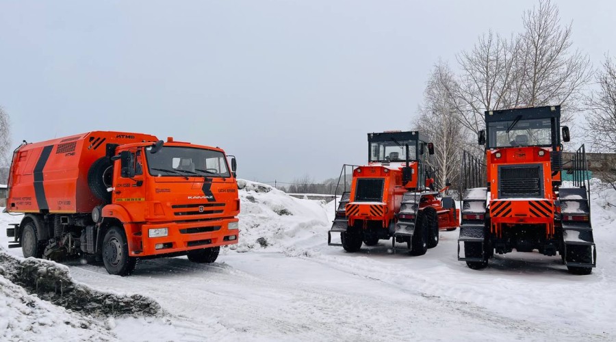 Автопарк дорожных служб Кушвы пополнился новой спецтехникой