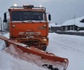 Коммунальные работники Кушвы неустанно трудятся над уборкой снежных заносов.